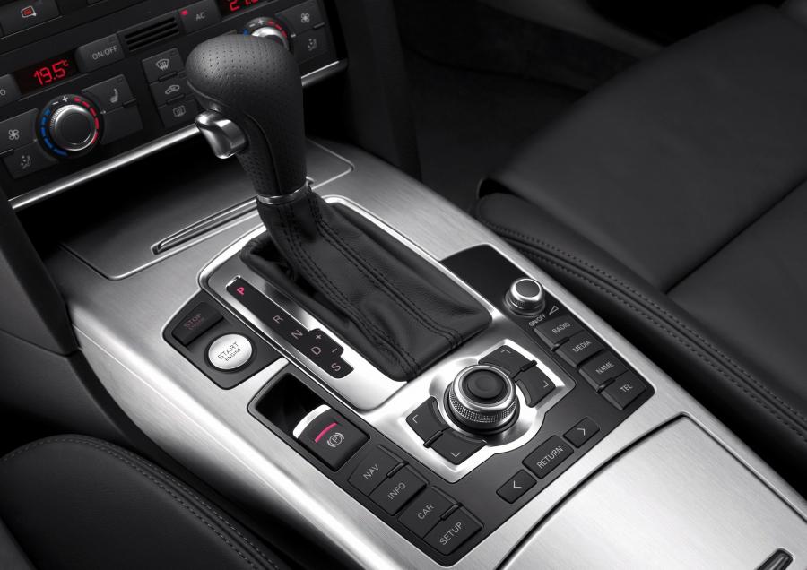 Детали интерьера Audi A6 3.0T Quattro S-Line Sedan (4F, C6) 2008 года  (фото 4 из 31)
